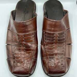 Tommy Bahama brown leather fisherman sandals Size 10